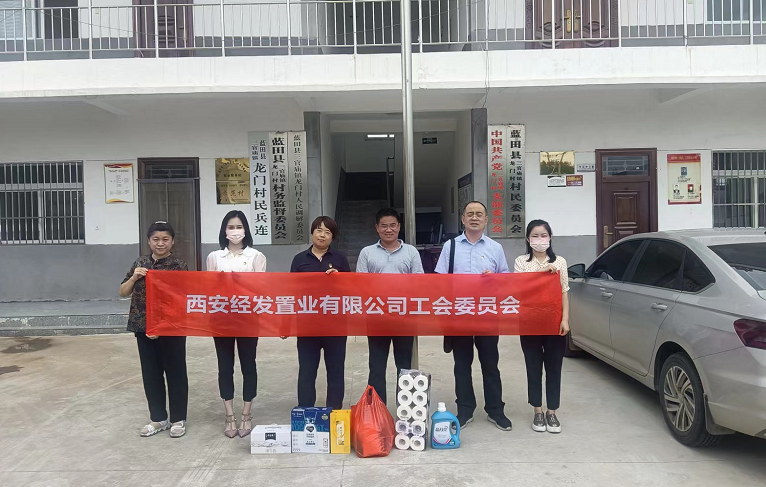 关爱党员送清凉   志愿服务助农忙