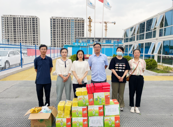 丝丝“清凉”消暑意 点滴关怀沁人心