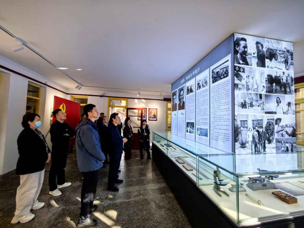 经发置业党支部开展“红色家风润万家”参观学习活动